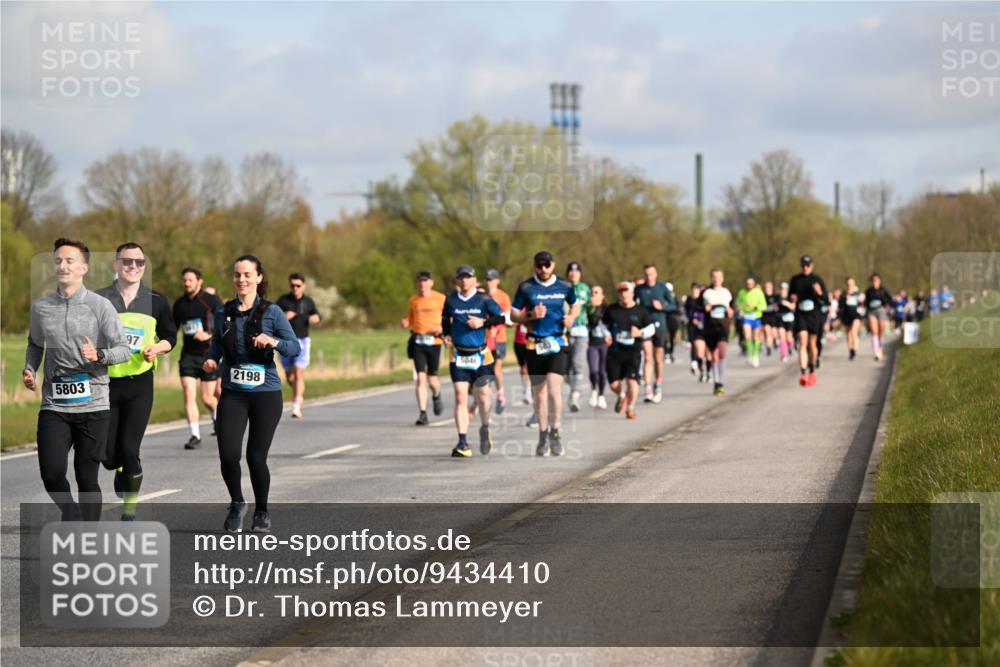 12.04.2026 - 45. Internationalen Wilhelmsburger Insellauf Dr. Thomas Lammeyer http://msf.ph/oto/9434410 12.04.2026 09:21:08 Laufen 5803, 97, 2198, 504 meine-sportfotos.de