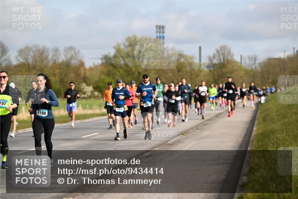 12.04.2026 - 45. Internationalen Wilhelmsburger Insellauf Dr. Thomas Lammeyer http://msf.ph/oto/9434414 12.04.2026 09:21:09 Laufen 197, 2198, 5046 meine-sportfotos.de