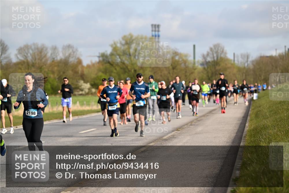 12.04.2026 - 45. Internationalen Wilhelmsburger Insellauf Dr. Thomas Lammeyer http://msf.ph/oto/9434416 12.04.2026 09:21:09 Laufen 2198, 5046, 5037 meine-sportfotos.de