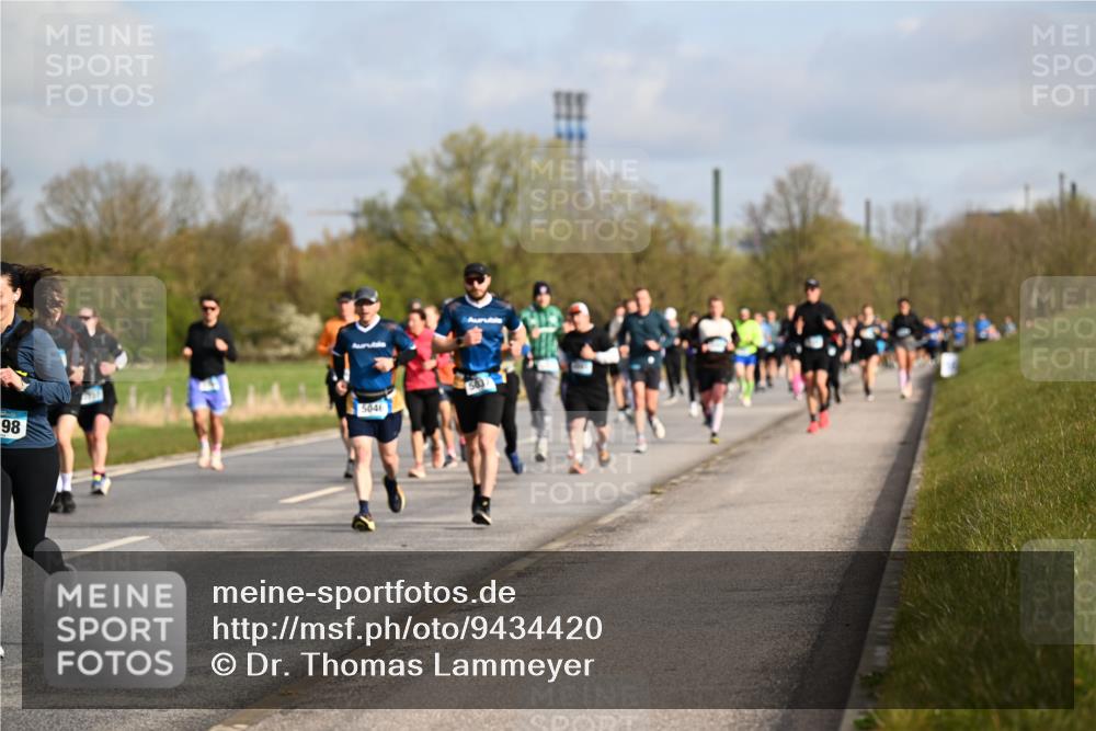 12.04.2026 - 45. Internationalen Wilhelmsburger Insellauf Dr. Thomas Lammeyer http://msf.ph/oto/9434420 12.04.2026 09:21:10 Laufen 98, 5046 meine-sportfotos.de