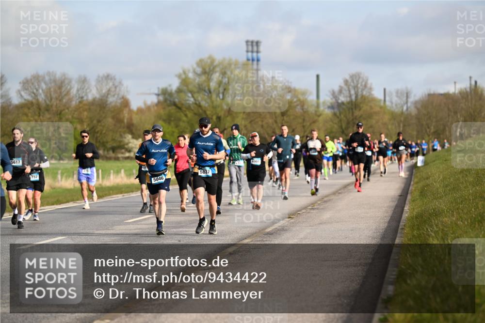 12.04.2026 - 45. Internationalen Wilhelmsburger Insellauf Dr. Thomas Lammeyer http://msf.ph/oto/9434422 12.04.2026 09:21:10 Laufen 5617, 3237, 5046, 5037, 4991 meine-sportfotos.de