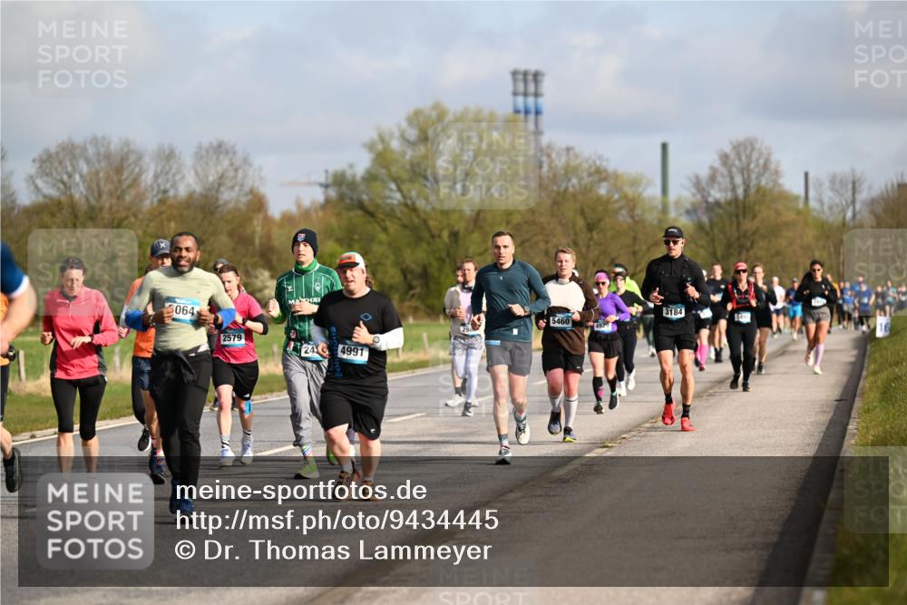 12.04.2026 - 45. Internationalen Wilhelmsburger Insellauf Dr. Thomas Lammeyer http://msf.ph/oto/9434445 12.04.2026 09:21:15 Laufen 3064, 3184, 5460, 4929, 16, 2579, 244991 meine-sportfotos.de