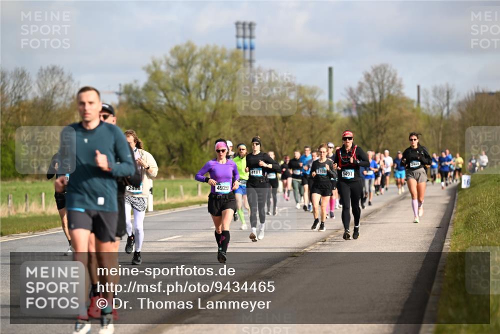 12.04.2026 - 45. Internationalen Wilhelmsburger Insellauf Dr. Thomas Lammeyer http://msf.ph/oto/9434465 12.04.2026 09:21:19 Laufen 2988, 4929, 458, 4101, 2449, 3103, 5491, 16 meine-sportfotos.de