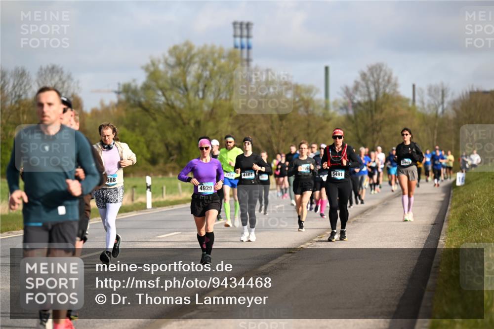 12.04.2026 - 45. Internationalen Wilhelmsburger Insellauf Dr. Thomas Lammeyer http://msf.ph/oto/9434468 12.04.2026 09:21:20 Laufen 988, 4929, 2430, 2449, 4101, 5491 meine-sportfotos.de