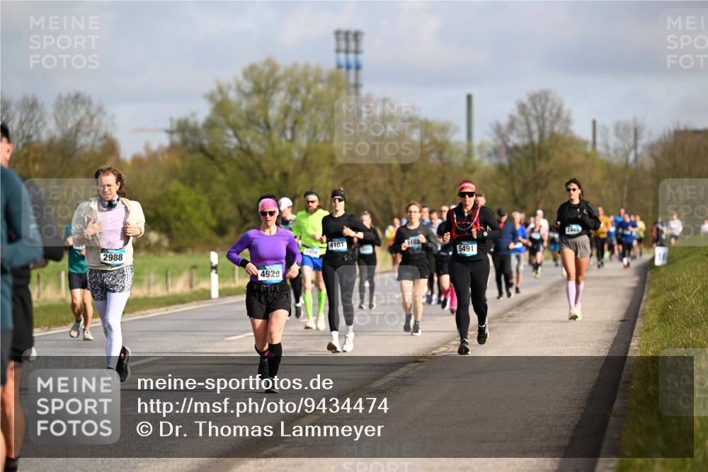 12.04.2026 - 45. Internationalen Wilhelmsburger Insellauf Dr. Thomas Lammeyer http://msf.ph/oto/9434474 12.04.2026 09:21:20 Laufen 2988, 4929, 4101, 1103, 2434, 5491 meine-sportfotos.de