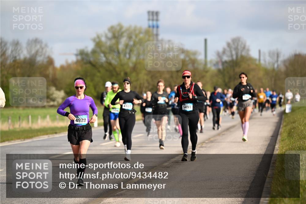 12.04.2026 - 45. Internationalen Wilhelmsburger Insellauf Dr. Thomas Lammeyer http://msf.ph/oto/9434482 12.04.2026 09:21:22 Laufen 4929, 5491, 4101 meine-sportfotos.de