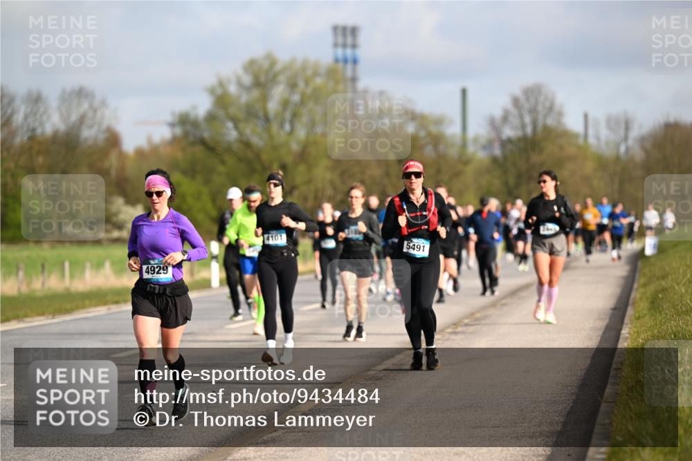 12.04.2026 - 45. Internationalen Wilhelmsburger Insellauf Dr. Thomas Lammeyer http://msf.ph/oto/9434484 12.04.2026 09:21:23 Laufen 4929, 4101, 5491 meine-sportfotos.de