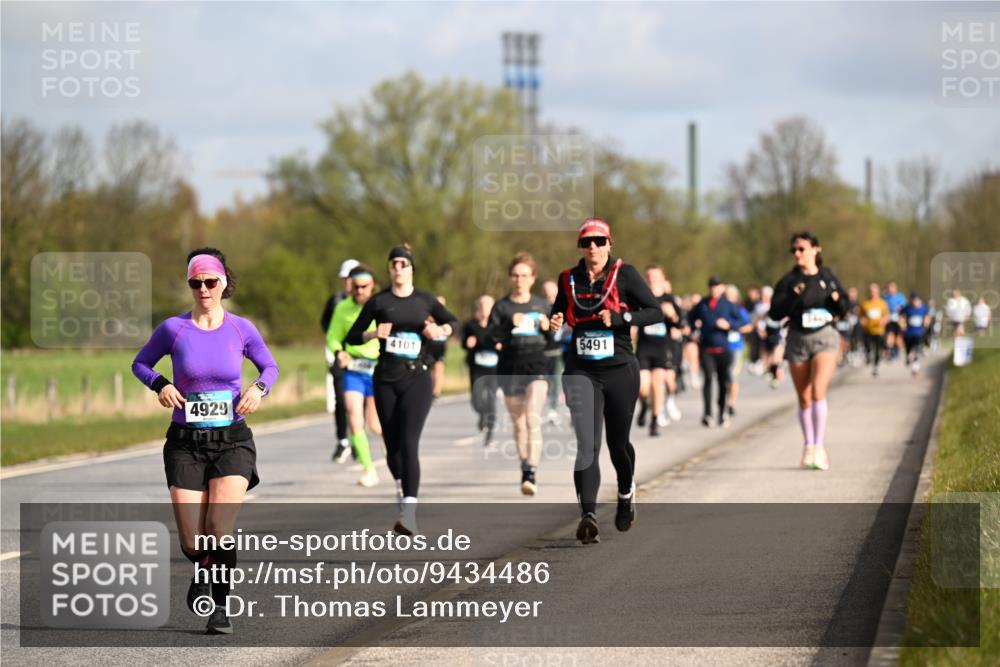 12.04.2026 - 45. Internationalen Wilhelmsburger Insellauf Dr. Thomas Lammeyer http://msf.ph/oto/9434486 12.04.2026 09:21:23 Laufen 4929, 4101, 5491 meine-sportfotos.de