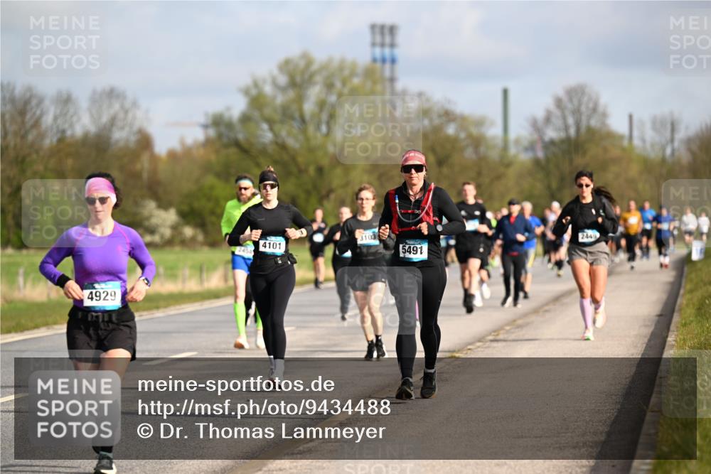 12.04.2026 - 45. Internationalen Wilhelmsburger Insellauf Dr. Thomas Lammeyer http://msf.ph/oto/9434488 12.04.2026 09:21:24 Laufen 4929, 4101, 3103, 5491, 2449 meine-sportfotos.de