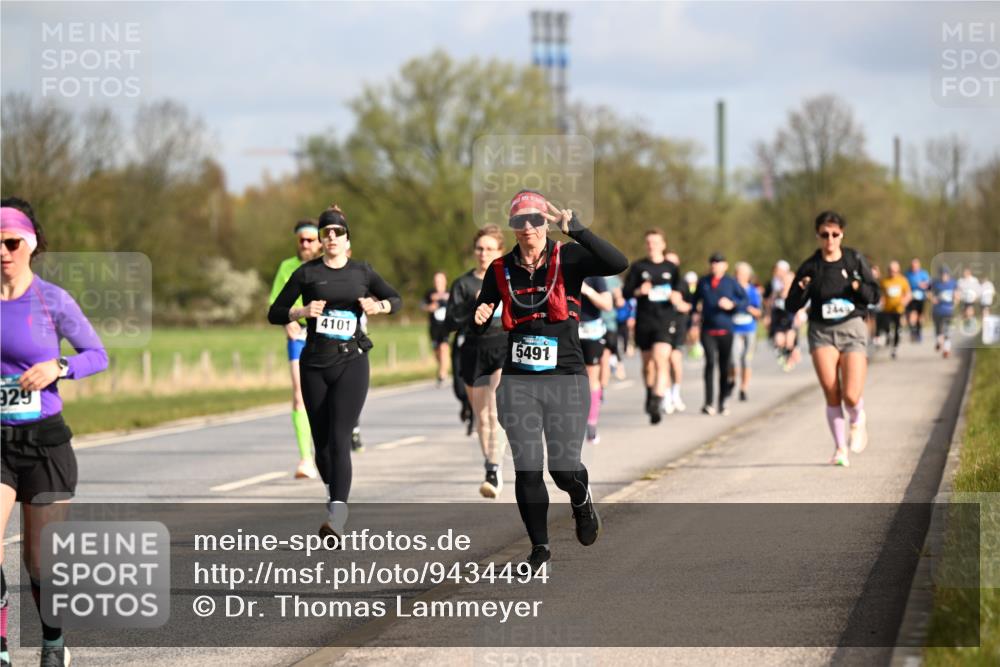 12.04.2026 - 45. Internationalen Wilhelmsburger Insellauf Dr. Thomas Lammeyer http://msf.ph/oto/9434494 12.04.2026 09:21:24 Laufen 929, 4101, 5491, 2449 meine-sportfotos.de