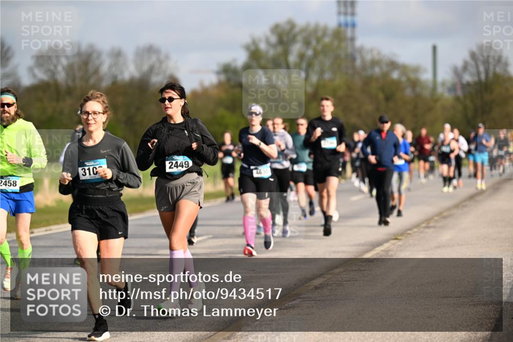 12.04.2026 - 45. Internationalen Wilhelmsburger Insellauf Dr. Thomas Lammeyer http://msf.ph/oto/9434517 12.04.2026 09:21:29 Laufen 2458, 310, 2449 meine-sportfotos.de