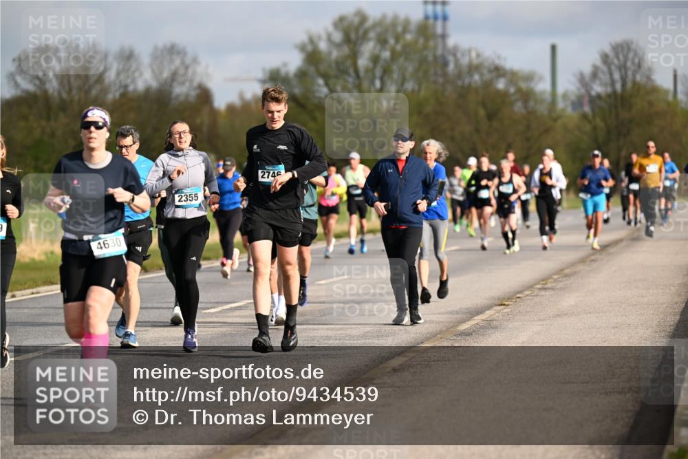 12.04.2026 - 45. Internationalen Wilhelmsburger Insellauf Dr. Thomas Lammeyer http://msf.ph/oto/9434539 12.04.2026 09:21:33 Laufen 4630, 2355, 2746 meine-sportfotos.de