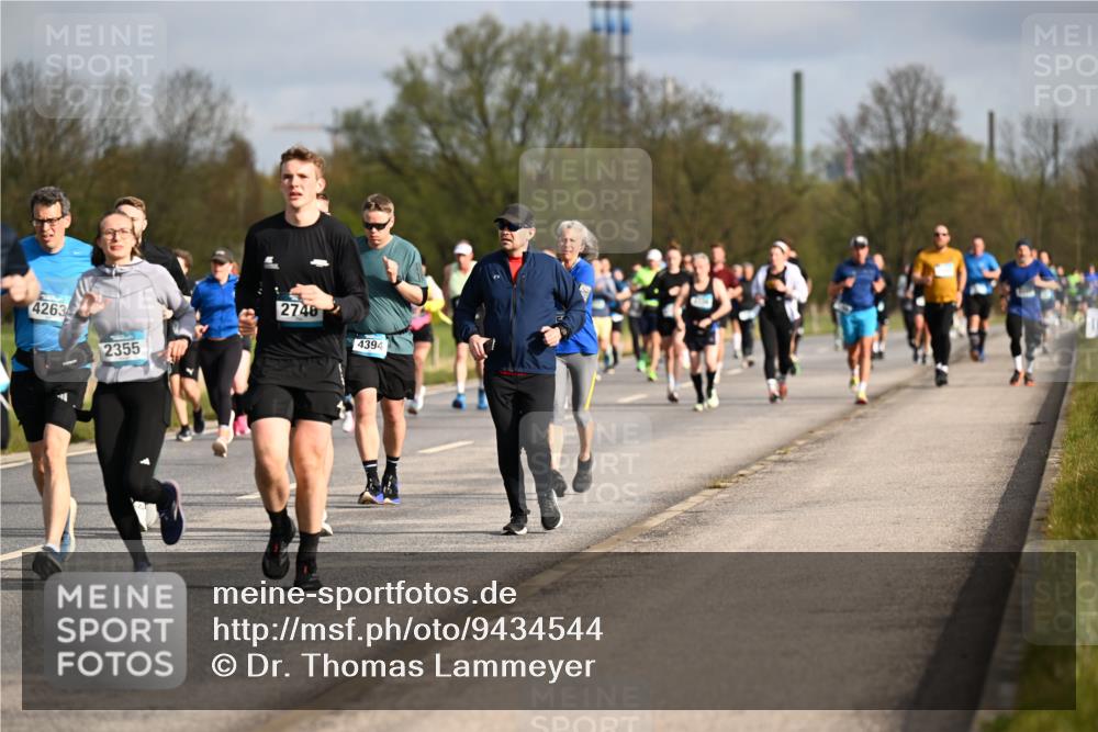12.04.2026 - 45. Internationalen Wilhelmsburger Insellauf Dr. Thomas Lammeyer http://msf.ph/oto/9434544 12.04.2026 09:21:33 Laufen 4263, 2355, 2748, 4394 meine-sportfotos.de