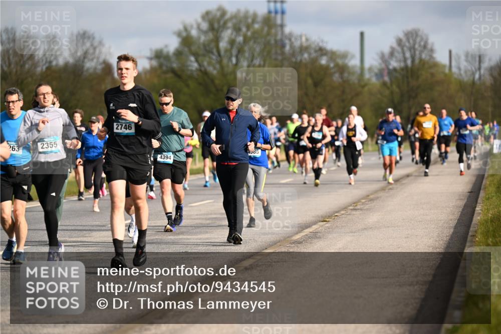 12.04.2026 - 45. Internationalen Wilhelmsburger Insellauf Dr. Thomas Lammeyer http://msf.ph/oto/9434545 12.04.2026 09:21:33 Laufen 263, 2355, 2746, 4585, 4394, 16 meine-sportfotos.de