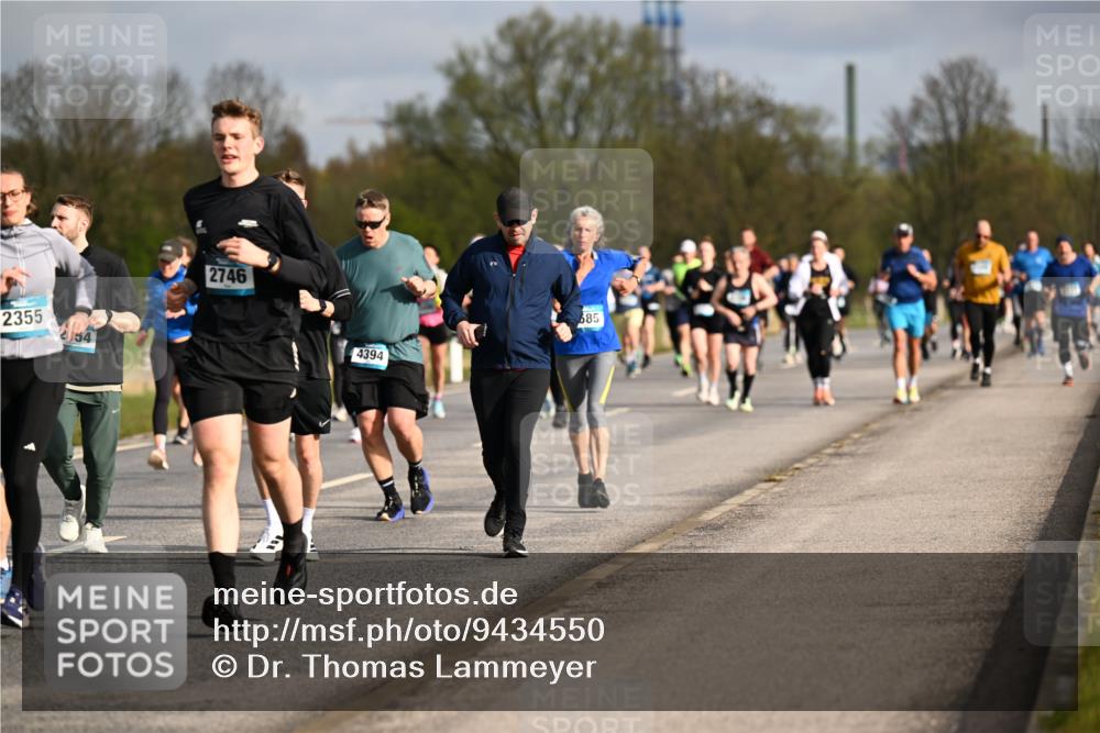 12.04.2026 - 45. Internationalen Wilhelmsburger Insellauf Dr. Thomas Lammeyer http://msf.ph/oto/9434550 12.04.2026 09:21:34 Laufen 2355, 54, 2746, 4394, 685 meine-sportfotos.de