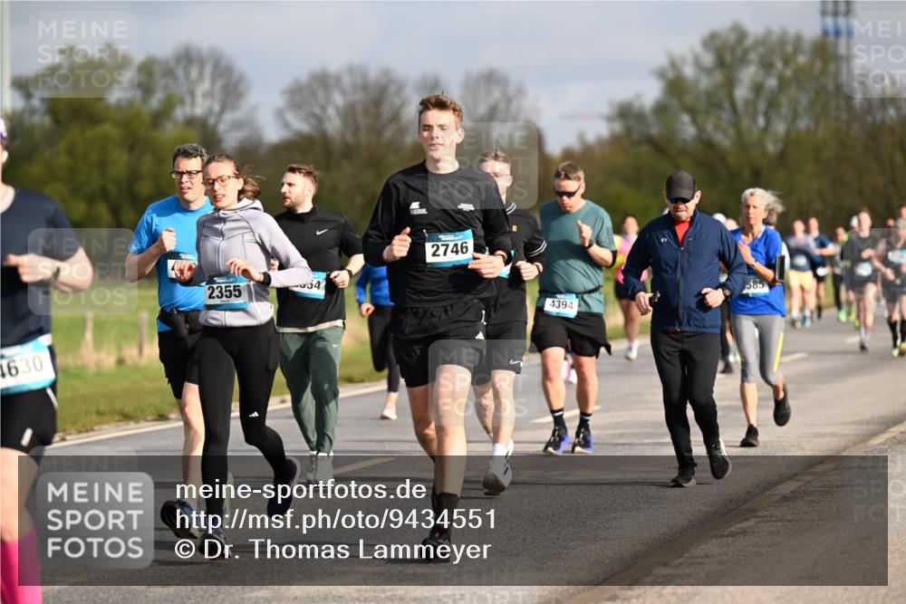12.04.2026 - 45. Internationalen Wilhelmsburger Insellauf Dr. Thomas Lammeyer http://msf.ph/oto/9434551 12.04.2026 09:21:35 Laufen 1630, 2355, 54, 2746, 4394, 585 meine-sportfotos.de