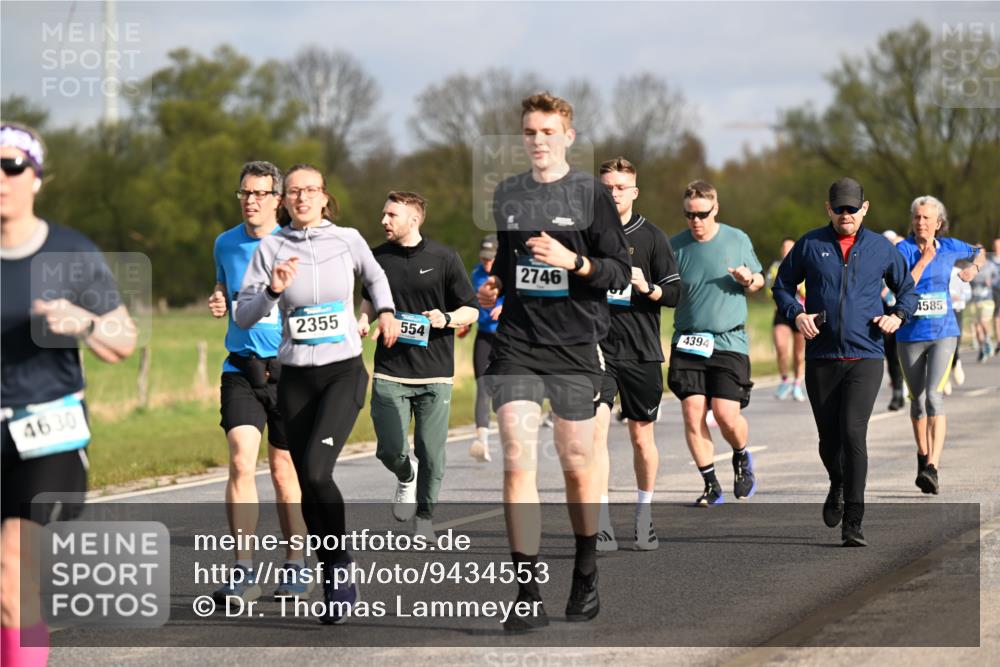 12.04.2026 - 45. Internationalen Wilhelmsburger Insellauf Dr. Thomas Lammeyer http://msf.ph/oto/9434553 12.04.2026 09:21:35 Laufen 2355, 554, 4630, 2746, 4394, 4585 meine-sportfotos.de