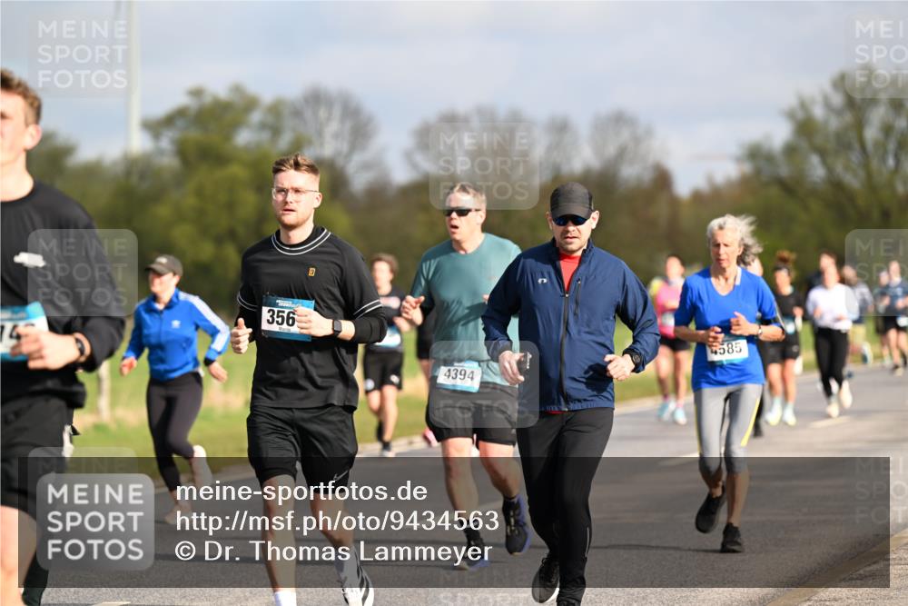 12.04.2026 - 45. Internationalen Wilhelmsburger Insellauf Dr. Thomas Lammeyer http://msf.ph/oto/9434563 12.04.2026 09:21:37 Laufen 14, 356, 585, 4394 meine-sportfotos.de