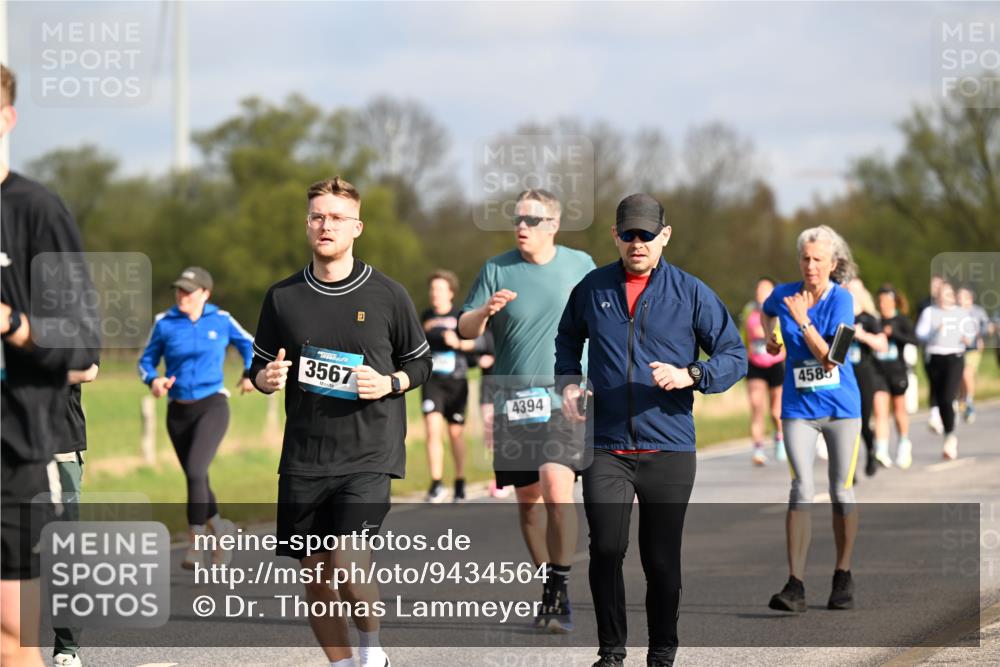 12.04.2026 - 45. Internationalen Wilhelmsburger Insellauf Dr. Thomas Lammeyer http://msf.ph/oto/9434564 12.04.2026 09:21:37 Laufen 3567, 4585, 4394 meine-sportfotos.de