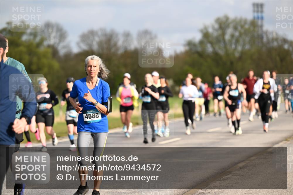 12.04.2026 - 45. Internationalen Wilhelmsburger Insellauf Dr. Thomas Lammeyer http://msf.ph/oto/9434572 12.04.2026 09:21:39 Laufen 4585 meine-sportfotos.de
