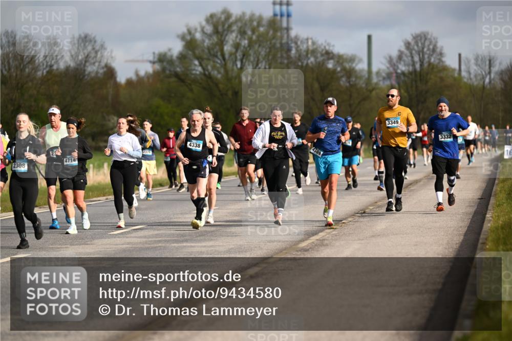 12.04.2026 - 45. Internationalen Wilhelmsburger Insellauf Dr. Thomas Lammeyer http://msf.ph/oto/9434580 12.04.2026 09:21:41 Laufen 2376, 4714, 2308, 4338, 4389, 3349, 3332, 16 meine-sportfotos.de