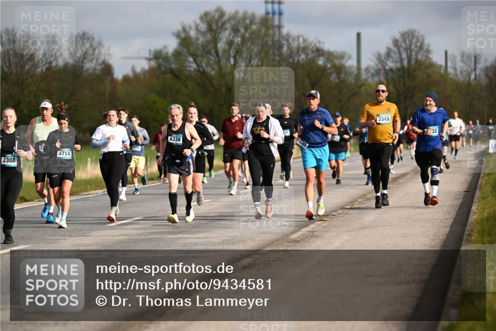 12.04.2026 - 45. Internationalen Wilhelmsburger Insellauf Dr. Thomas Lammeyer http://msf.ph/oto/9434581 12.04.2026 09:21:41 Laufen 2376, 4714, 2308, 2, 4338, 4389, 3349, 32, 16 meine-sportfotos.de