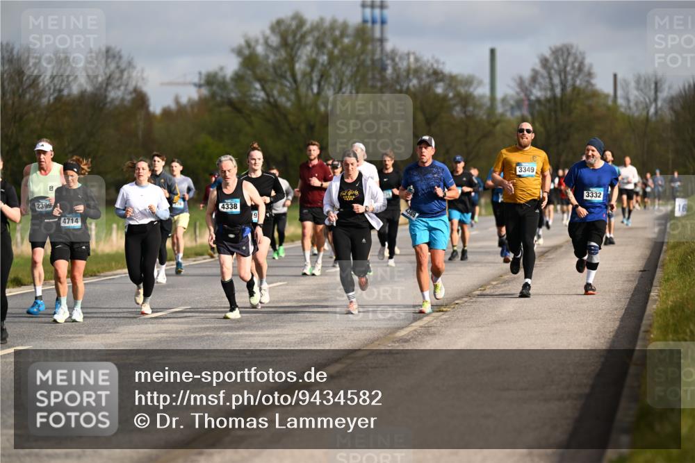 12.04.2026 - 45. Internationalen Wilhelmsburger Insellauf Dr. Thomas Lammeyer http://msf.ph/oto/9434582 12.04.2026 09:21:41 Laufen 2399, 4714, 4338, 4389, 3349, 3332 meine-sportfotos.de
