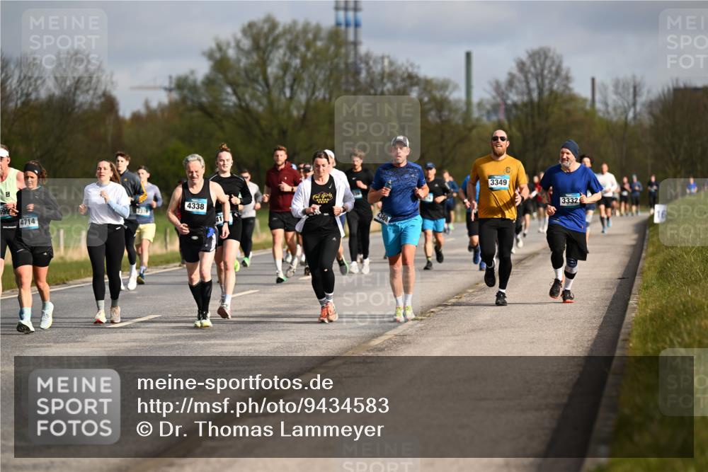 12.04.2026 - 45. Internationalen Wilhelmsburger Insellauf Dr. Thomas Lammeyer http://msf.ph/oto/9434583 12.04.2026 09:21:41 Laufen 4338, 4714, 4389, 3349, 3332 meine-sportfotos.de
