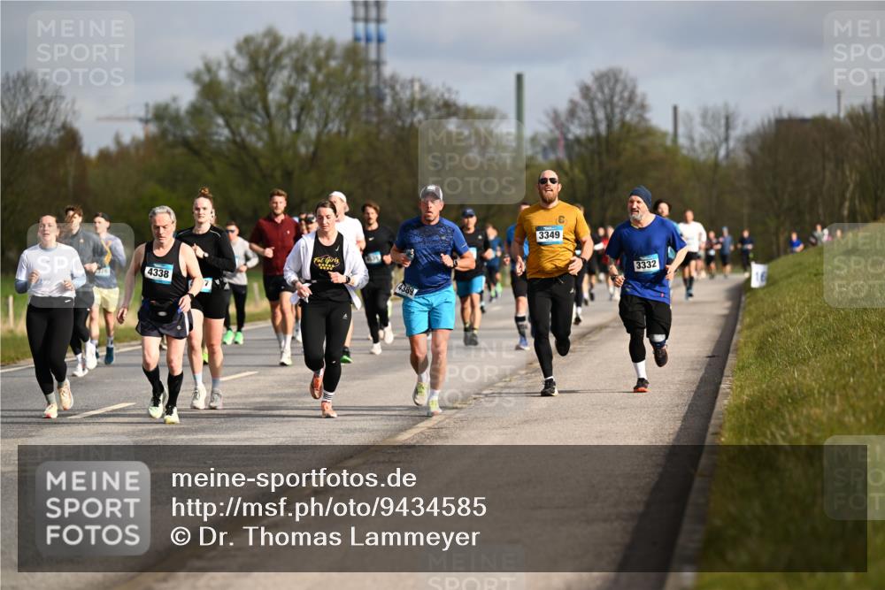 12.04.2026 - 45. Internationalen Wilhelmsburger Insellauf Dr. Thomas Lammeyer http://msf.ph/oto/9434585 12.04.2026 09:21:42 Laufen 4338, 4389, 3349, 3332 meine-sportfotos.de