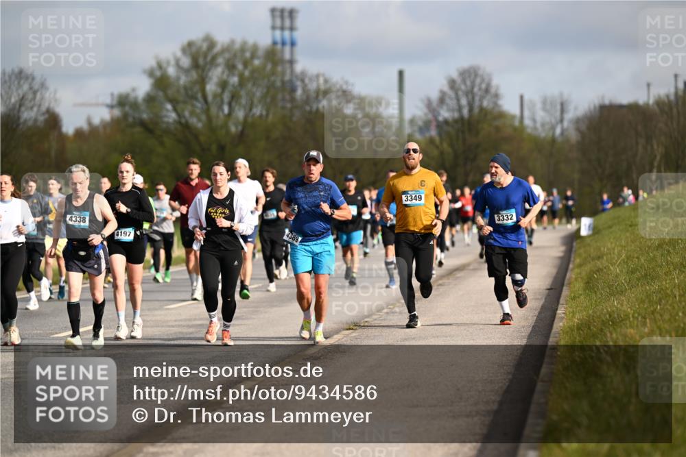 12.04.2026 - 45. Internationalen Wilhelmsburger Insellauf Dr. Thomas Lammeyer http://msf.ph/oto/9434586 12.04.2026 09:21:42 Laufen 4338, 4197, 4389, 3349, 3332 meine-sportfotos.de