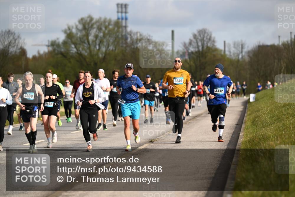 12.04.2026 - 45. Internationalen Wilhelmsburger Insellauf Dr. Thomas Lammeyer http://msf.ph/oto/9434588 12.04.2026 09:21:43 Laufen 4338, 4197, 4389, 3349, 3332 meine-sportfotos.de
