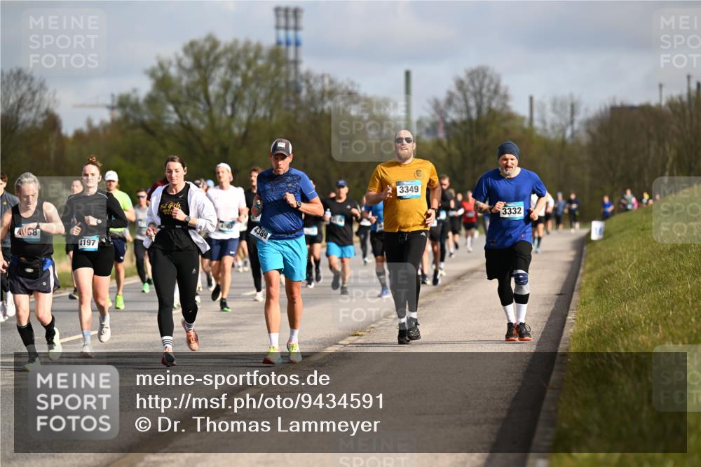 12.04.2026 - 45. Internationalen Wilhelmsburger Insellauf Dr. Thomas Lammeyer http://msf.ph/oto/9434591 12.04.2026 09:21:43 Laufen 58, 4197, 4389, 3349, 3332 meine-sportfotos.de