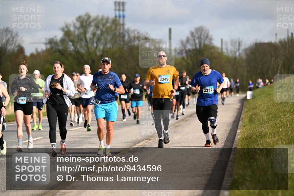 12.04.2026 - 45. Internationalen Wilhelmsburger Insellauf Dr. Thomas Lammeyer http://msf.ph/oto/9434596 12.04.2026 09:21:44 Laufen 4197, 4389, 3349, 3332 meine-sportfotos.de