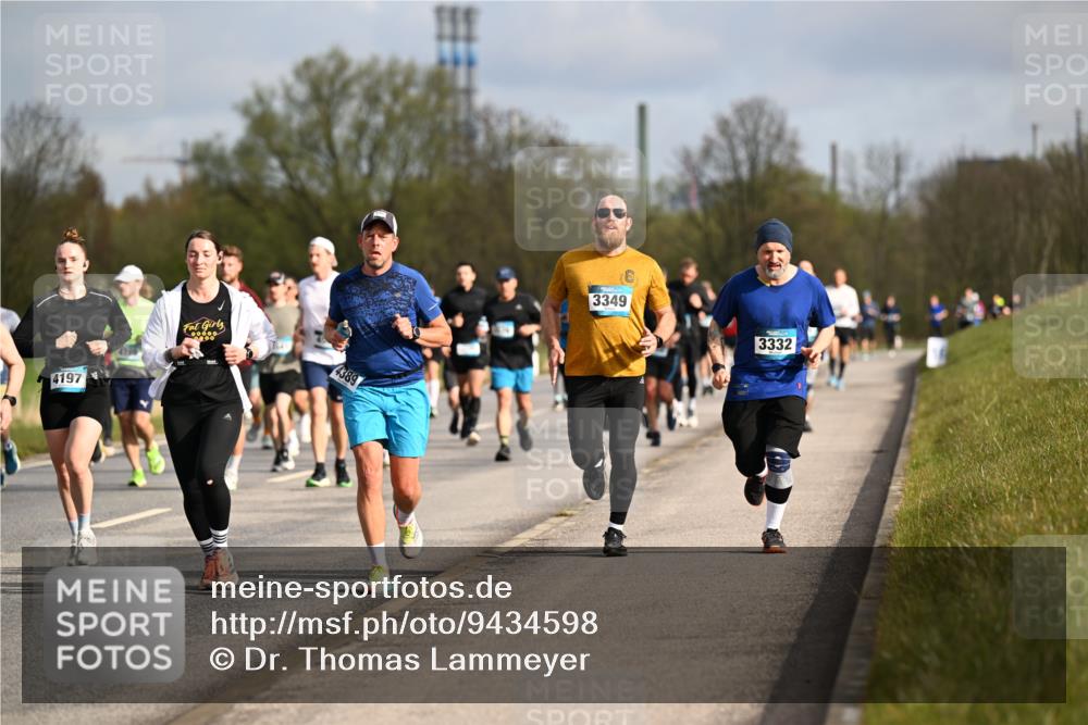 12.04.2026 - 45. Internationalen Wilhelmsburger Insellauf Dr. Thomas Lammeyer http://msf.ph/oto/9434598 12.04.2026 09:21:44 Laufen 4197, 3349, 3332 meine-sportfotos.de