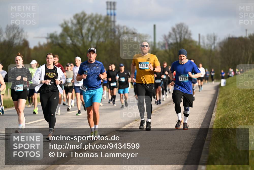 12.04.2026 - 45. Internationalen Wilhelmsburger Insellauf Dr. Thomas Lammeyer http://msf.ph/oto/9434599 12.04.2026 09:21:44 Laufen 4197, 4389, 3349, 3332 meine-sportfotos.de