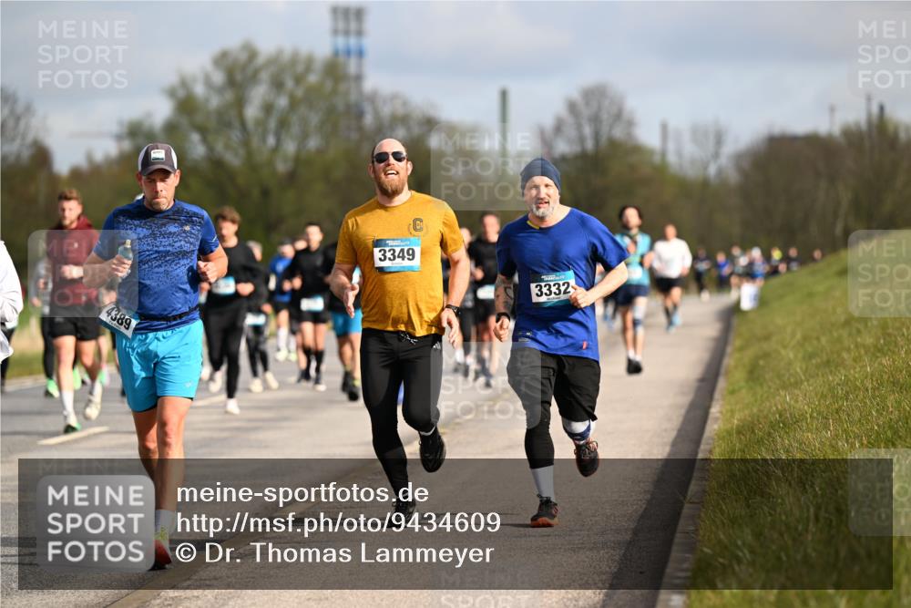 12.04.2026 - 45. Internationalen Wilhelmsburger Insellauf Dr. Thomas Lammeyer http://msf.ph/oto/9434609 12.04.2026 09:21:46 Laufen 4389, 3349, 3332 meine-sportfotos.de