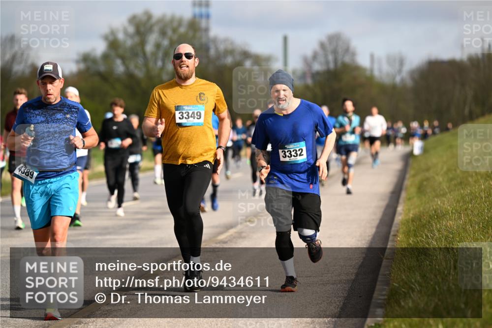 12.04.2026 - 45. Internationalen Wilhelmsburger Insellauf Dr. Thomas Lammeyer http://msf.ph/oto/9434611 12.04.2026 09:21:47 Laufen 4389, 3349, 3332 meine-sportfotos.de