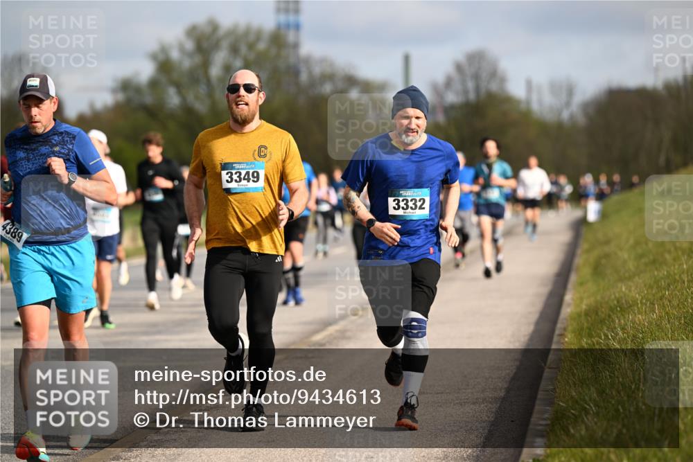 12.04.2026 - 45. Internationalen Wilhelmsburger Insellauf Dr. Thomas Lammeyer http://msf.ph/oto/9434613 12.04.2026 09:21:47 Laufen 4389, 3349, 3332 meine-sportfotos.de