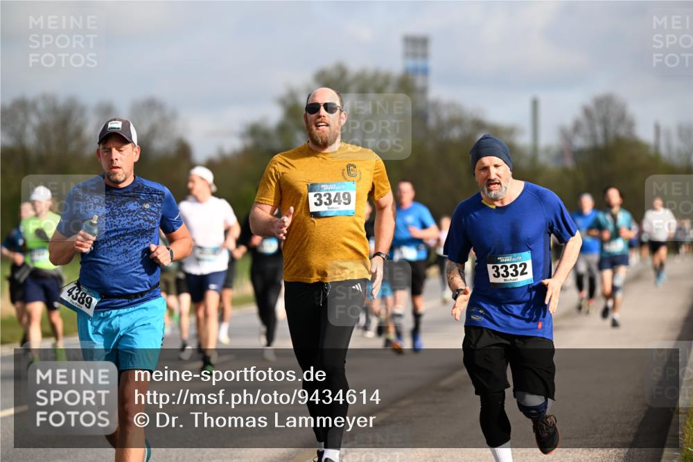 12.04.2026 - 45. Internationalen Wilhelmsburger Insellauf Dr. Thomas Lammeyer http://msf.ph/oto/9434614 12.04.2026 09:21:48 Laufen 4389, 3349, 3332 meine-sportfotos.de