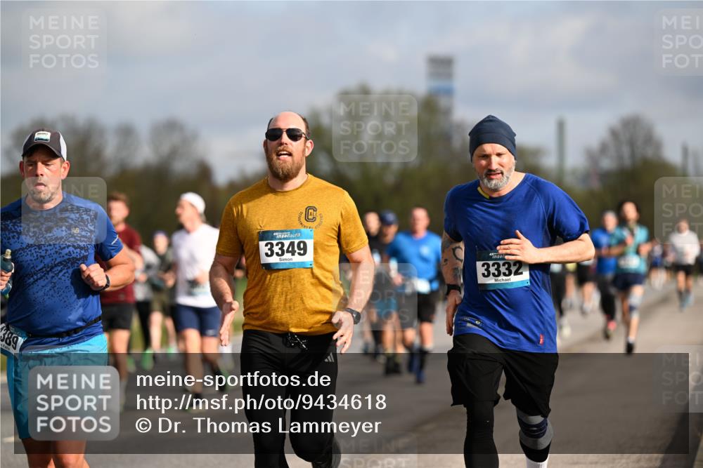 12.04.2026 - 45. Internationalen Wilhelmsburger Insellauf Dr. Thomas Lammeyer http://msf.ph/oto/9434618 12.04.2026 09:21:48 Laufen 389, 45, 3349, 3332 meine-sportfotos.de