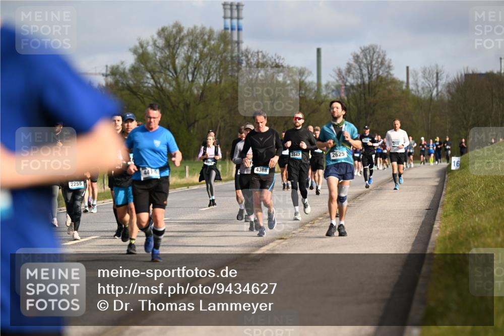 12.04.2026 - 45. Internationalen Wilhelmsburger Insellauf Dr. Thomas Lammeyer http://msf.ph/oto/9434627 12.04.2026 09:21:50 Laufen 260, 4414, 4388, 2255, 2847, 2625, 4710, 16 meine-sportfotos.de