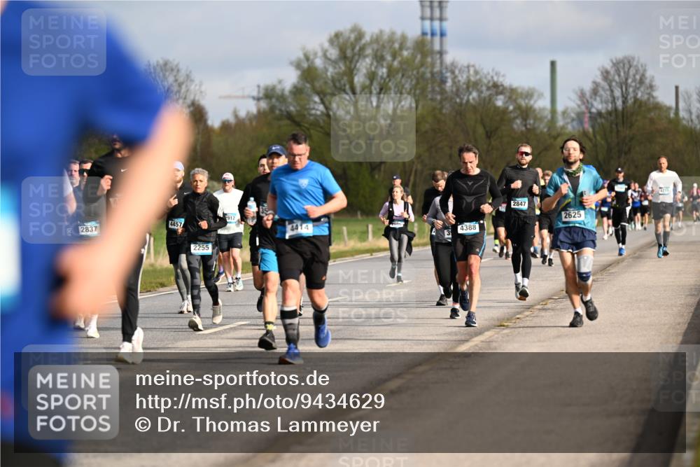 12.04.2026 - 45. Internationalen Wilhelmsburger Insellauf Dr. Thomas Lammeyer http://msf.ph/oto/9434629 12.04.2026 09:21:51 Laufen 4457, 2837, 2255, 2847, 2912, 4414, 2625, 4388, 3, 4710 meine-sportfotos.de