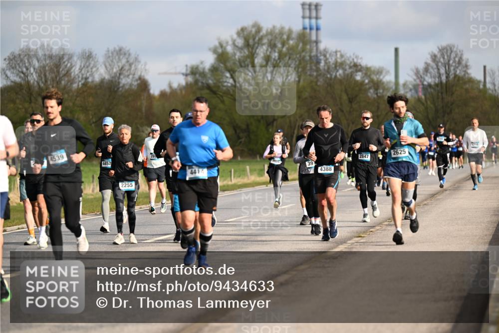 12.04.2026 - 45. Internationalen Wilhelmsburger Insellauf Dr. Thomas Lammeyer http://msf.ph/oto/9434633 12.04.2026 09:21:51 Laufen 4539, 4457, 2255, 4716, 2625, 2847, 2606, 39, 4414, 4388 meine-sportfotos.de