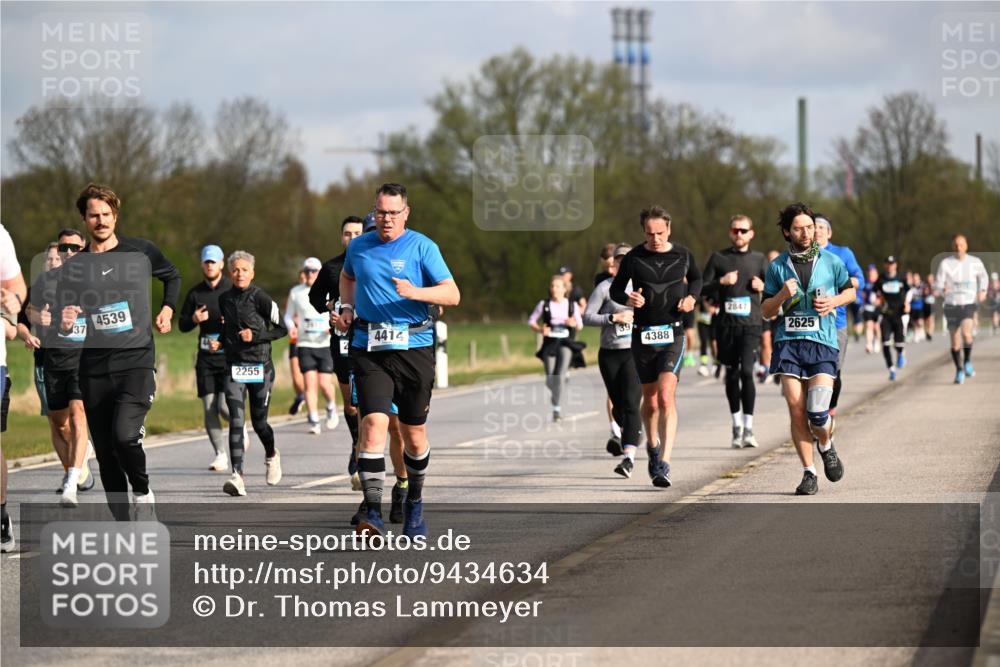 12.04.2026 - 45. Internationalen Wilhelmsburger Insellauf Dr. Thomas Lammeyer http://msf.ph/oto/9434634 12.04.2026 09:21:51 Laufen 37, 4539, 2255, 4414, 39, 4388, 2847, 2625 meine-sportfotos.de