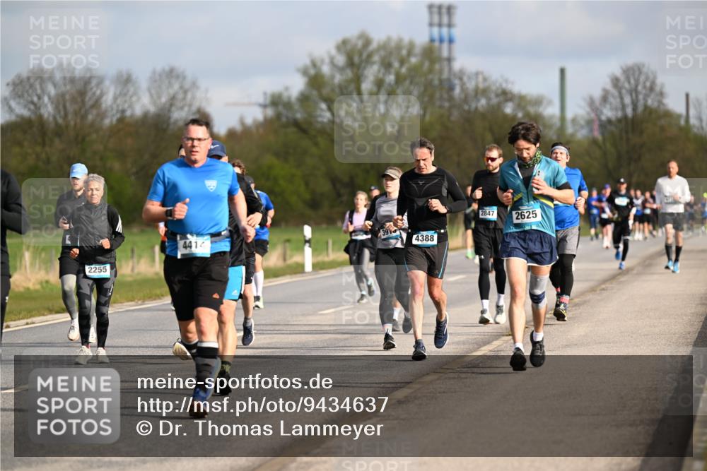 12.04.2026 - 45. Internationalen Wilhelmsburger Insellauf Dr. Thomas Lammeyer http://msf.ph/oto/9434637 12.04.2026 09:21:52 Laufen 4414, 39, 4388, 2255, 2847, 2625 meine-sportfotos.de