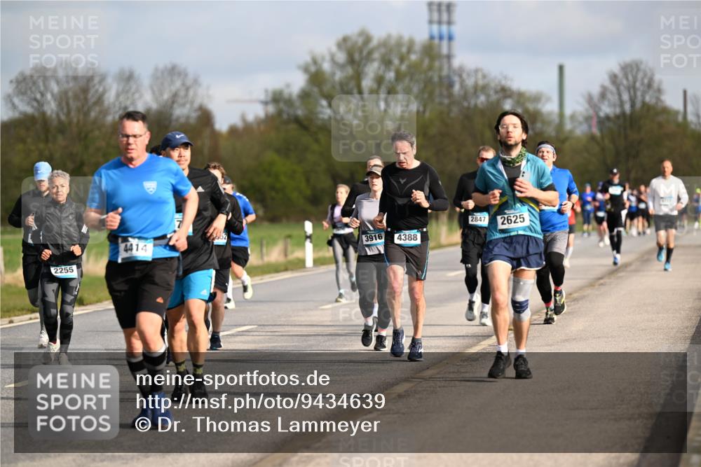 12.04.2026 - 45. Internationalen Wilhelmsburger Insellauf Dr. Thomas Lammeyer http://msf.ph/oto/9434639 12.04.2026 09:21:53 Laufen 52, 3916, 4388, 4414, 2255, 2847, 2625 meine-sportfotos.de
