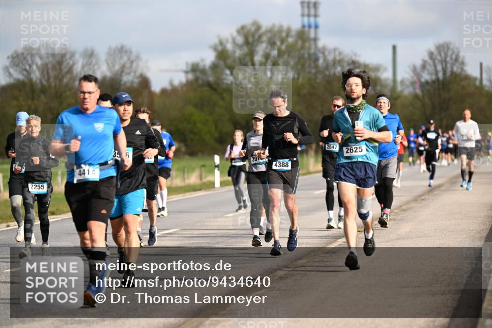 12.04.2026 - 45. Internationalen Wilhelmsburger Insellauf Dr. Thomas Lammeyer http://msf.ph/oto/9434640 12.04.2026 09:21:53 Laufen 2255, 4414, 35, 6, 382, 39, 4388, 2847, 2625 meine-sportfotos.de