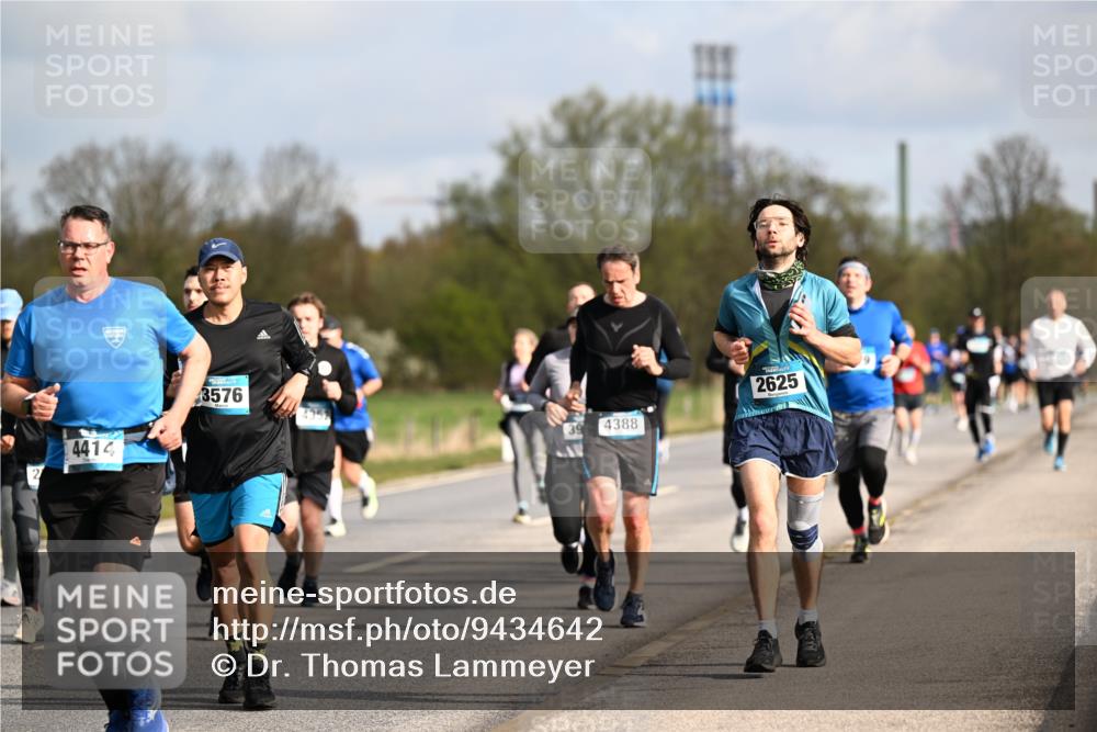12.04.2026 - 45. Internationalen Wilhelmsburger Insellauf Dr. Thomas Lammeyer http://msf.ph/oto/9434642 12.04.2026 09:21:54 Laufen 2, 4414, 3576, 4352, 4388, 2625 meine-sportfotos.de