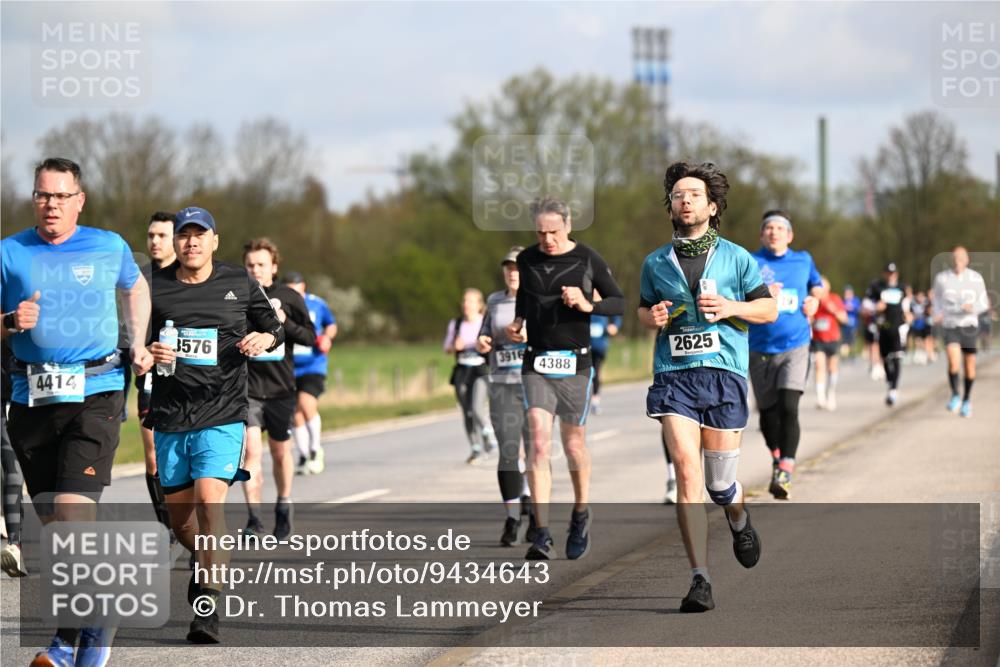 12.04.2026 - 45. Internationalen Wilhelmsburger Insellauf Dr. Thomas Lammeyer http://msf.ph/oto/9434643 12.04.2026 09:21:54 Laufen 3576, 3916, 4414, 4388, 2625 meine-sportfotos.de