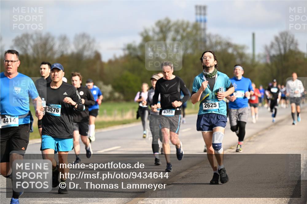 12.04.2026 - 45. Internationalen Wilhelmsburger Insellauf Dr. Thomas Lammeyer http://msf.ph/oto/9434644 12.04.2026 09:21:54 Laufen 4414, 3576, 4388, 2625, 3172 meine-sportfotos.de